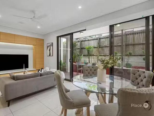 Just in! 15/146 Padstow Road, Eight Mile Plains, QLD 4113
