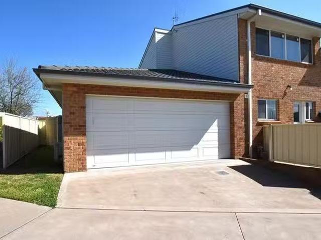 Rental! 15/11 Julian Place, Yass, NSW 2582