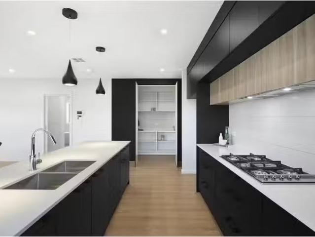 Cozy 158 Bettong Avenue, Throsby House for rent Listed by Mad.