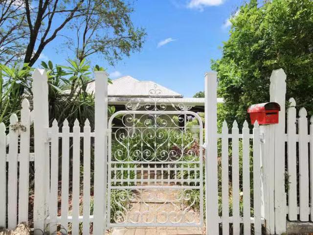Cozy 15 Albert Street, North Ipswich, QLD 4305