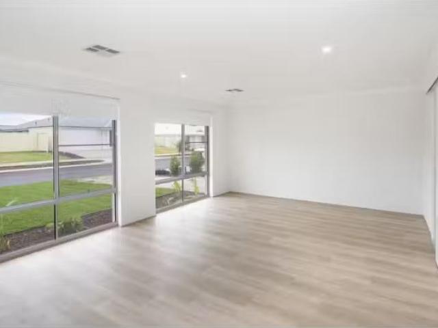 Just in! 15 Bethpage Way, DUNSBOROUGH House for rent Listed b.
