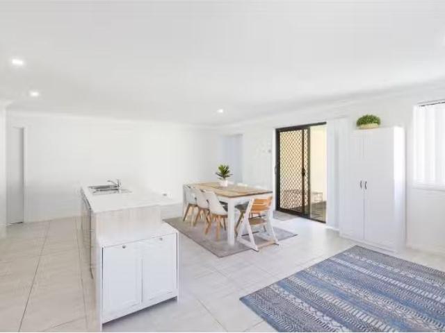 Just in! 15 Burril Street, BELLBIRD House for rent Listed by.
