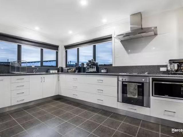 Unique 15 Cardigan Street, SOMERSET, TAS 7322 House for Rent