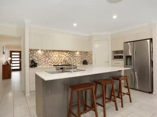 Unique 15 Collie Crescent, Ormeau Hills, QLD 4208