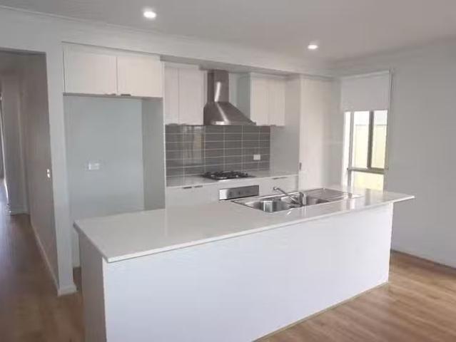 Cheap 15 Devoe Road, Point Cook, VIC 3030