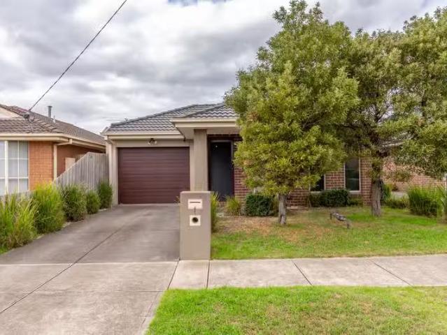 Unique 1/5 Douglas Court, Altona Meadows VIC 3028