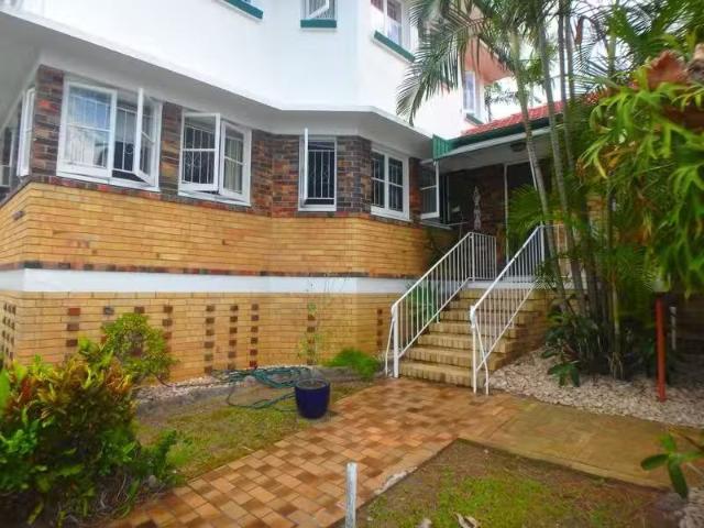 Just in! 1/5 Ganges Street, WEST END Apartment for rent Liste.