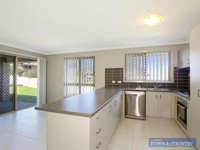 Cheap 15 Golden Grove, Armidale, NSW 2350