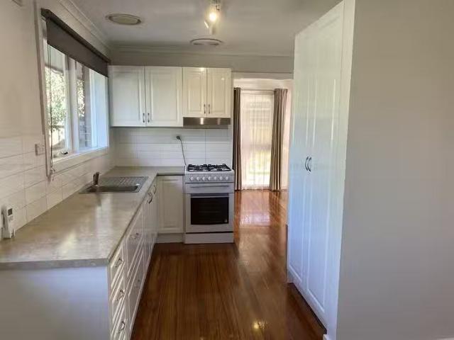 For Rent! 15 Harvey Close, Altona Meadows, VIC 3028