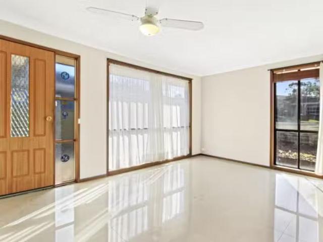 Unique 15 Homestead Drive, Horsley House for rent Listed by P.