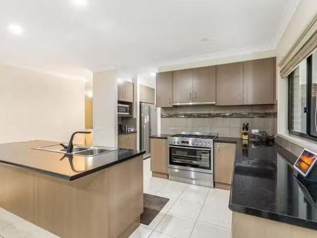 Unique 15 Inverness Drive, Junortoun, VIC 3551