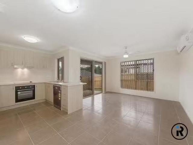 Cozy 1/5 Koona Place, Hillcrest, QLD 4118