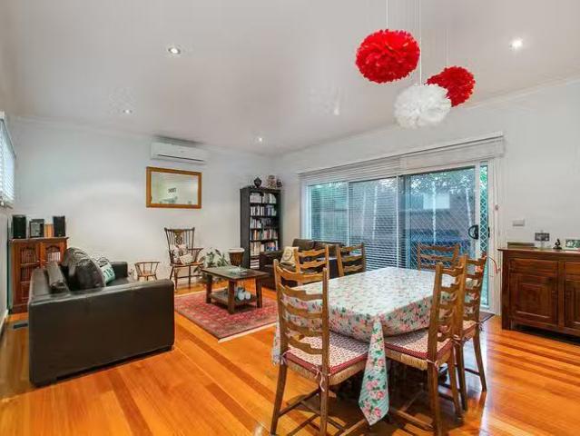 Cozy 15 Lonsdale Avenue, Hampton East, VIC 3188