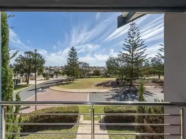 Cozy 15 Mainsail Parkway, Wannanup, WA 6210
