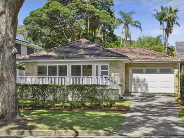 Cozy 15 Palm Road, Newport House for rent Listed by Emma Von.