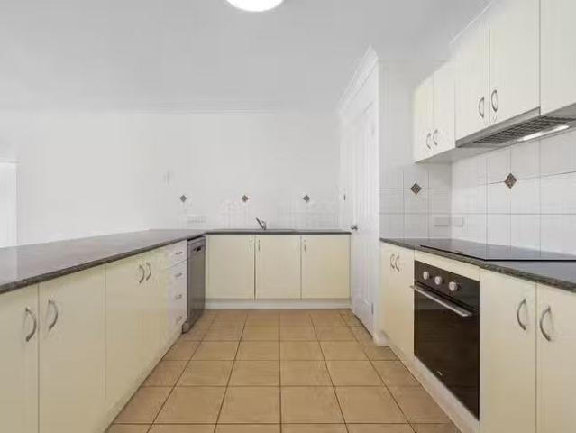 Just in! 15 Rosegum Drive, Molendinar, QLD 4214