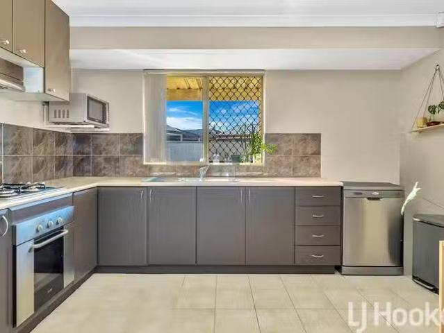 For Rent! 15 Silver Grove, Warnbro, WA 6169