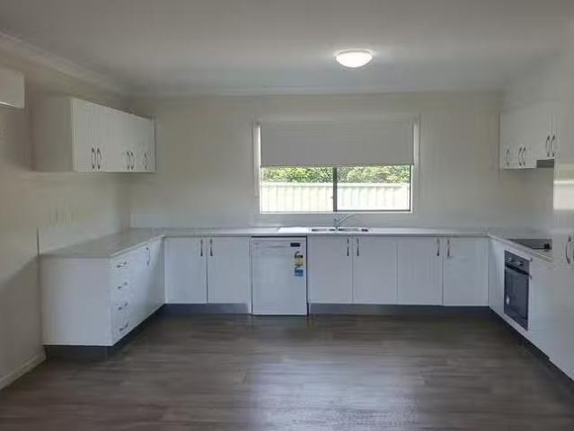 Deal! 15B Lawson Place, Drewvale, QLD 4116