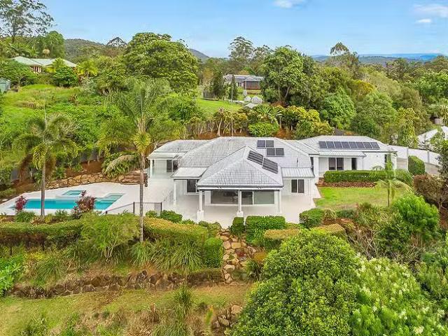 Charming 163 Gardenia Drive, Bonogin, QLD 4213