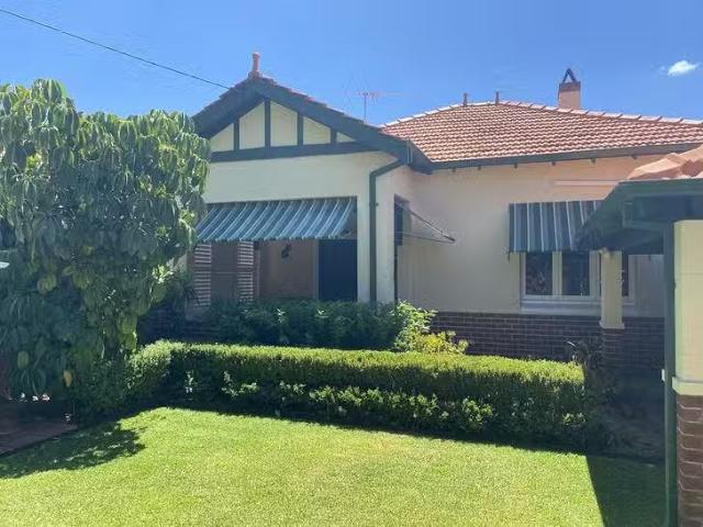 Cozy 164 Central Avenue, Inglewood, WA 6052