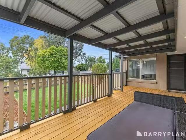 Just in! 1/64 Faraday Road, Croydon South, VIC 3136