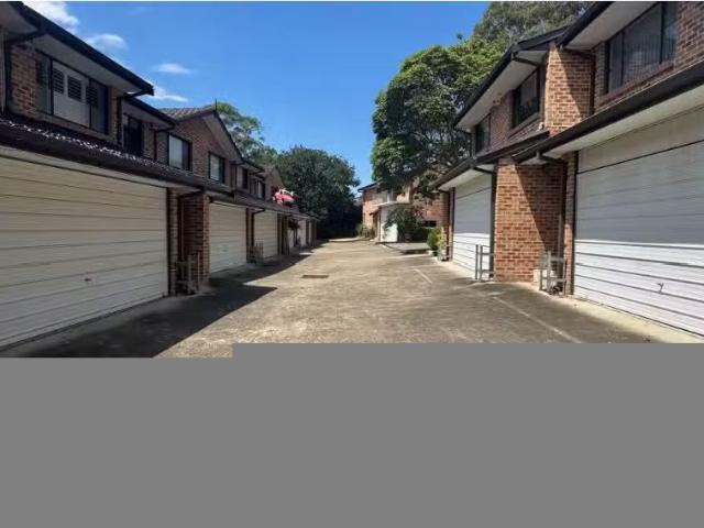 Deal! 165 173 North Rocks Road, North Rocks Townhouse for rent.