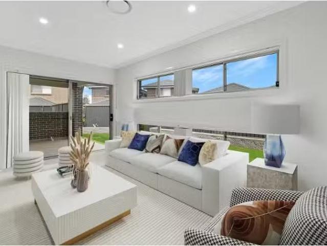 Cozy 166A Holden Drive, ORAN PARK House for rent Listed by Ma.