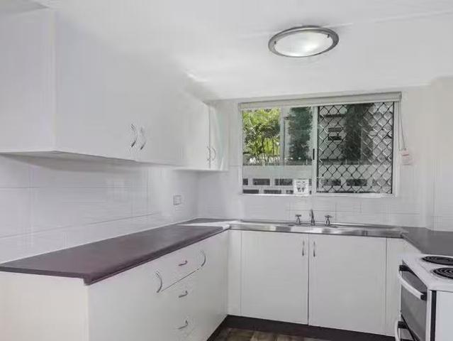 Unique 1/68 Paxton Street, North Ward, QLD 4810