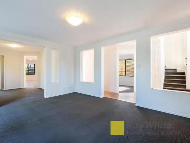 Nice 16 Brookland Court, Molendinar, QLD 4214