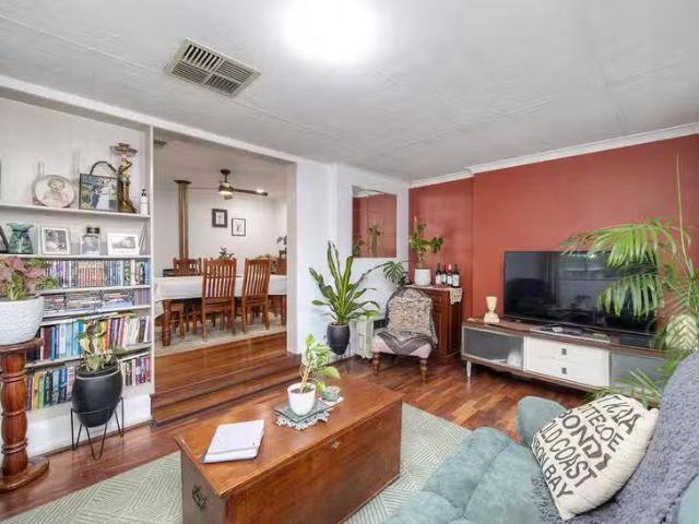 Deal! 16 Durham Way, Forrestfield, WA 6058