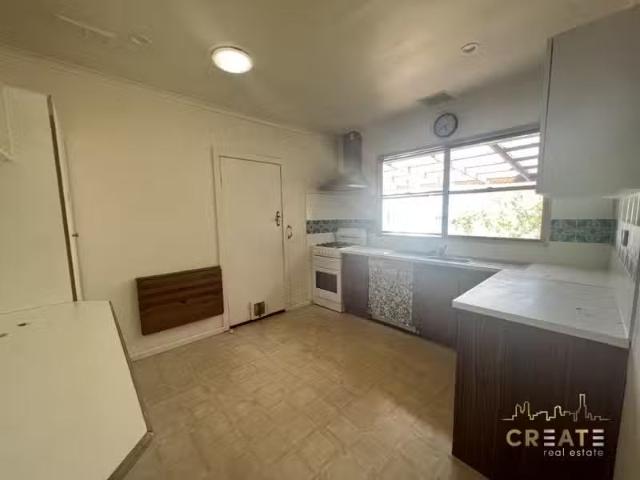 Charming 16 Holland Court, Maidstone VIC 3012