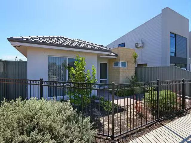 Cozy 16 Jandari Mews, Success, WA 6164