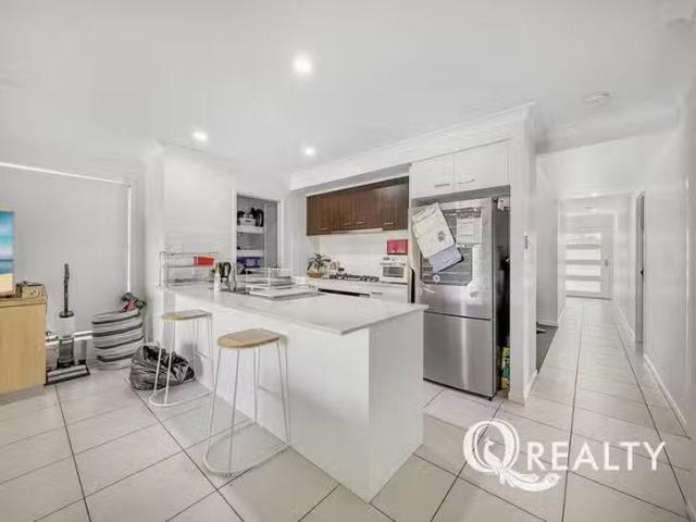 Deal!.16 Meera Street, Spring Mountain, QLD 4300