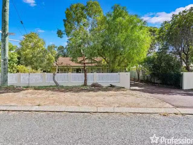 Deal! 16 Peet Road, Kalamunda, WA 6076