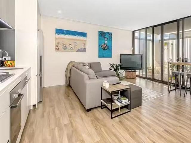 Deal! 17/402 Carrington Street, Hamilton Hill, WA 6163
