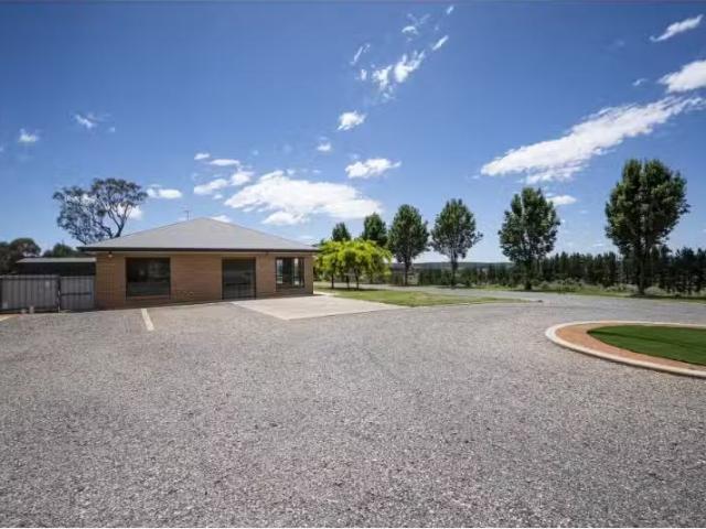 Just in! 1762 Federal Hwy Service Road, Sutton House for rent.
