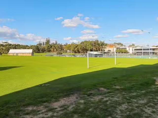 Cheap 18/12 Parry Street, Fremantle, WA 6160