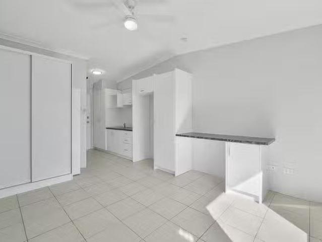 Cozy 18/3 Redondo Avenue, Miami, QLD 4220