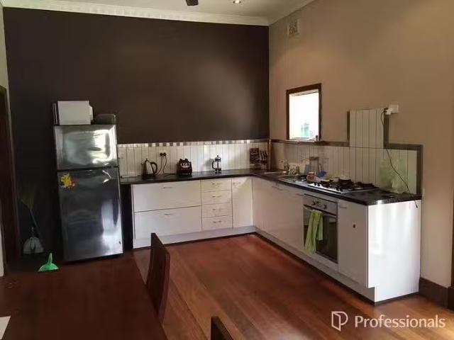 Charming 186 Shenton Street, Beachlands, WA 6530