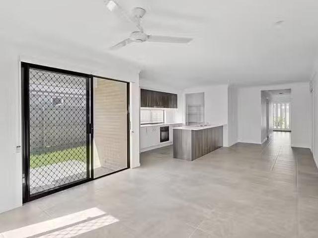 Unique 18 Willandra Street, Yarrabilba, QLD 4207