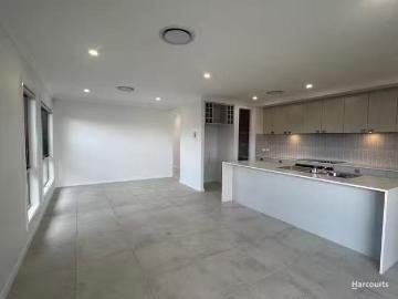 For Rent! 18 Bellaroi Parade, Gilead, NSW 2560