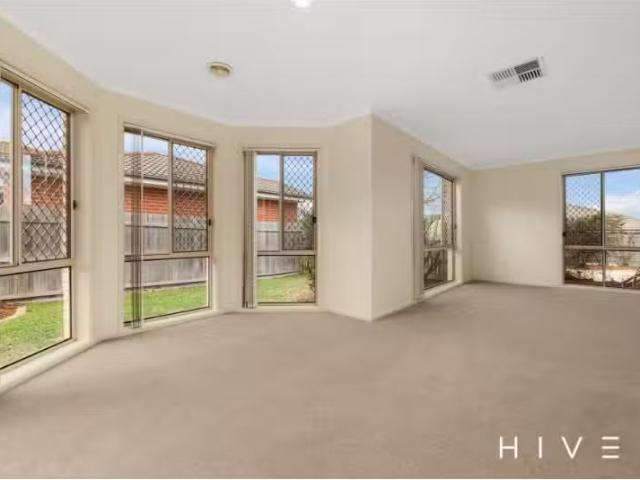 Nice 18 Clemenger Street, Nicholls House for rent Listed by M.