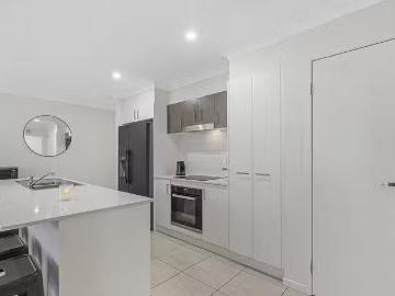 Charming 18 Elanor Court, Maudsland, QLD 4210