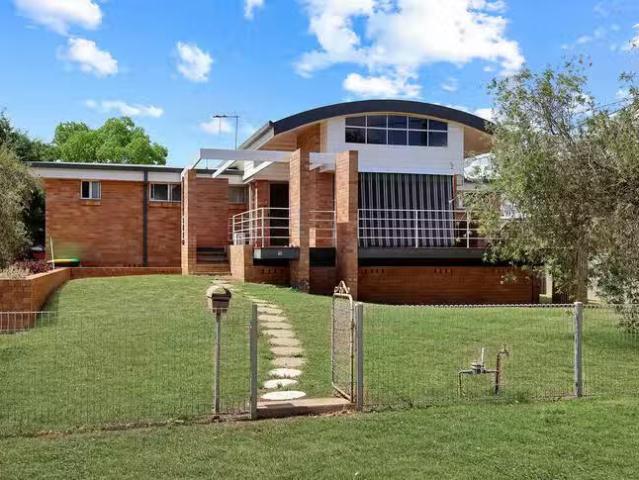 Deal! 18 Fitzroy Street, Narrabri, NSW 2390