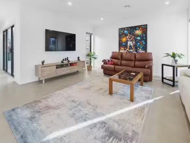 New 18 Hotelier Court, Skye VIC 3977