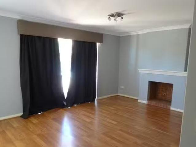 Rental! 18 Lakefront Circle, The Vines, WA 6069