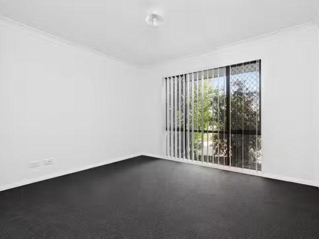 Unique 1/8 Phoenix Court, Churchill, QLD 4305