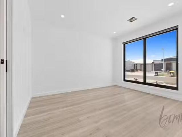 Deal! 18 Punchbowl Road, Kalkallo, VIC 3064