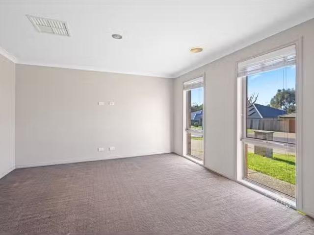 Just in! 18 REDBOX DRIVE, THURGOONA House for rent Listed by.
