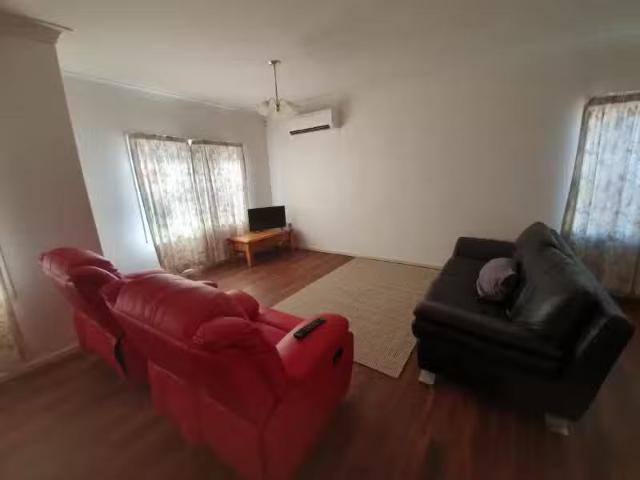 Deal! 18 Strickland St, DUBBO House for rent Listed by For Re.